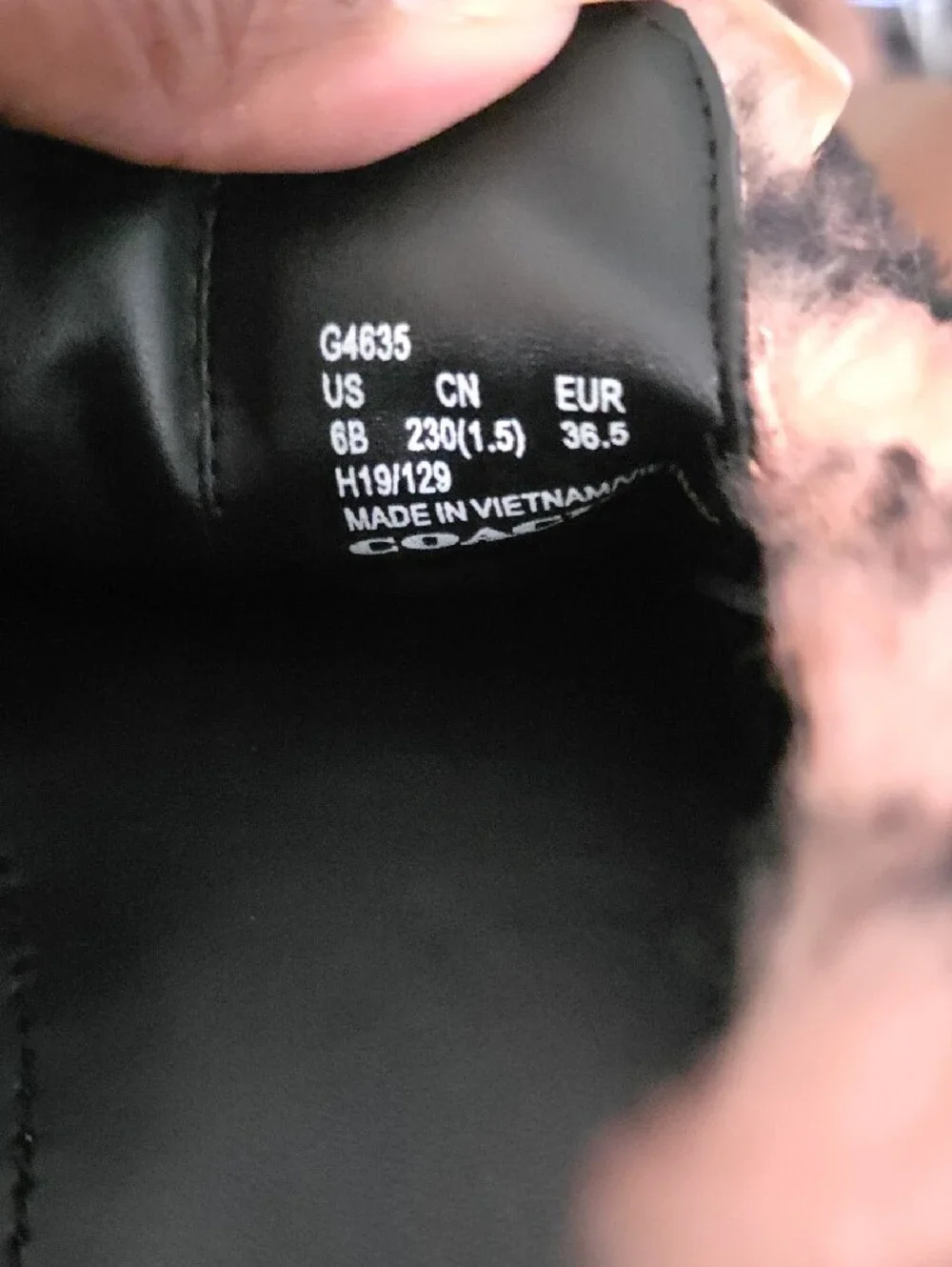 COACH SIGNATURE SHEARLING LEATHER SLIPPERS  PINK AND BLACK   SIZE 6B